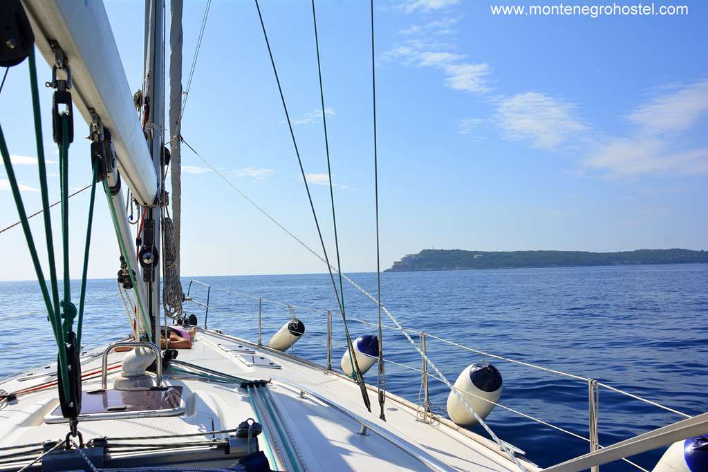 MH Travel Sailing 115
