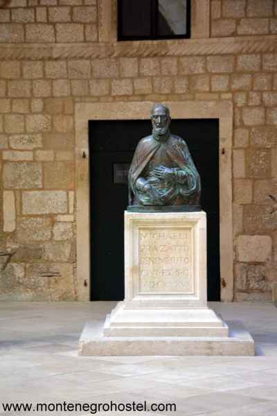 Miho Pracat in Rector s Palace JPG