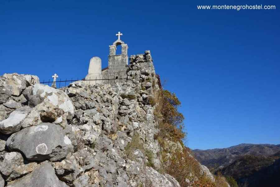 Monument and grave of Duke Marko Miljanov JPG