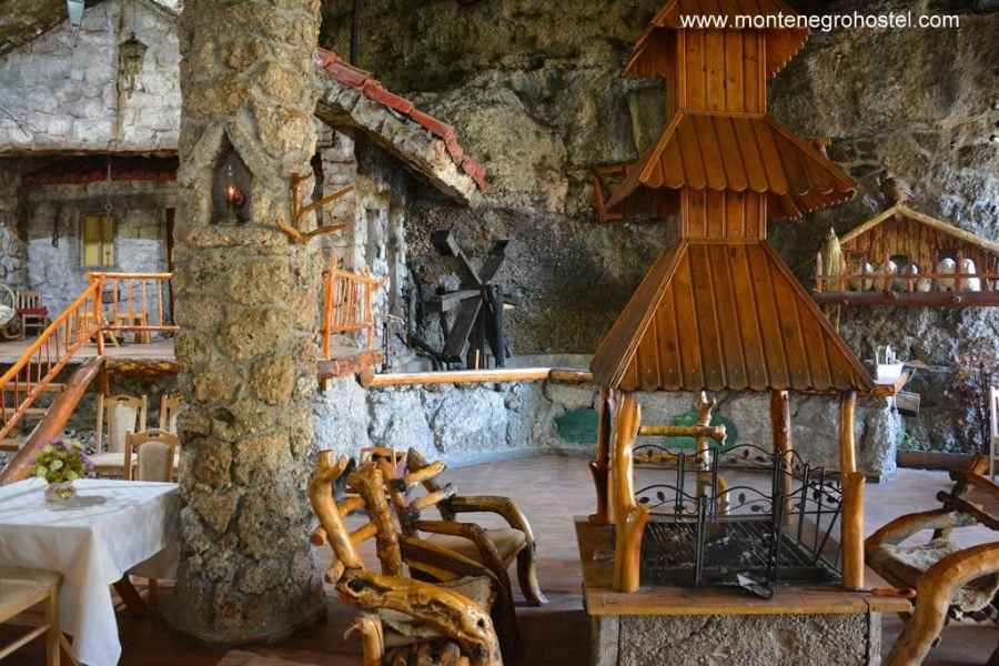 Traditional restaurant on River Cijena JPG