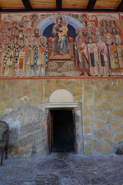 Entrance to the cave church in Mostery Dajbabe JPG