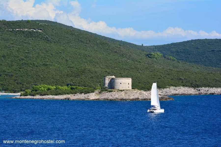 Sailing next to Fort of Arza