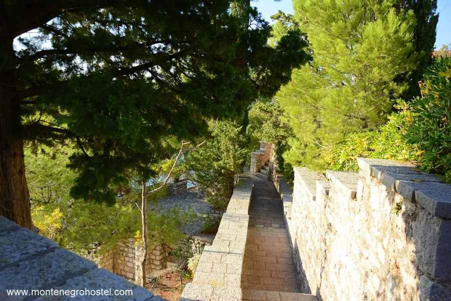 The cliff line in St. Stefan