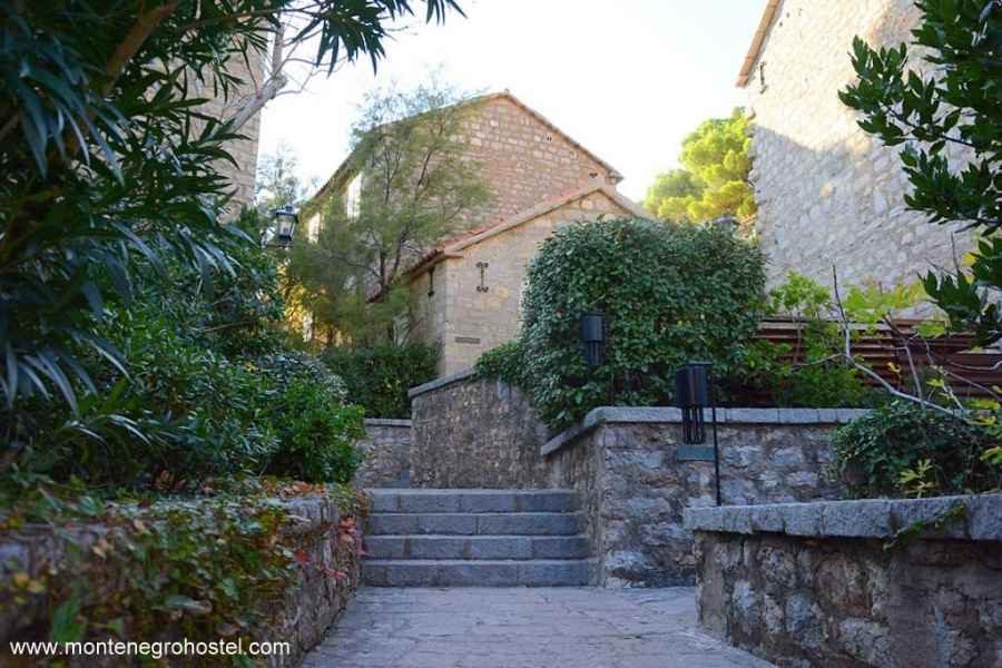 The Church line in St. Stefan