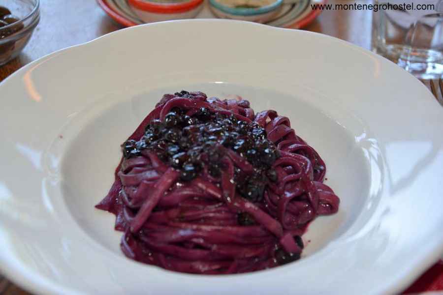 spaghetti with blueberries