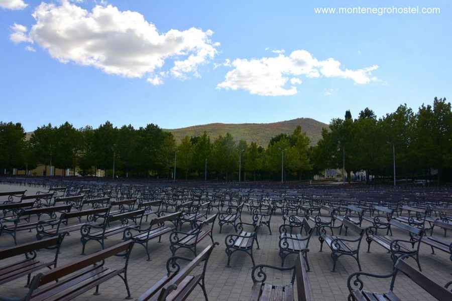 Exterior altar-5000 seats