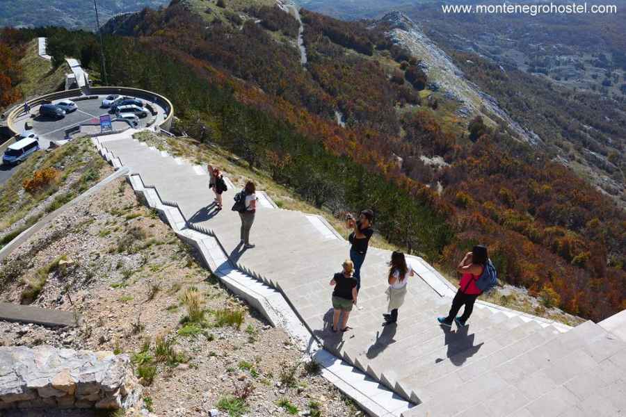 500 steps to the mausoleum