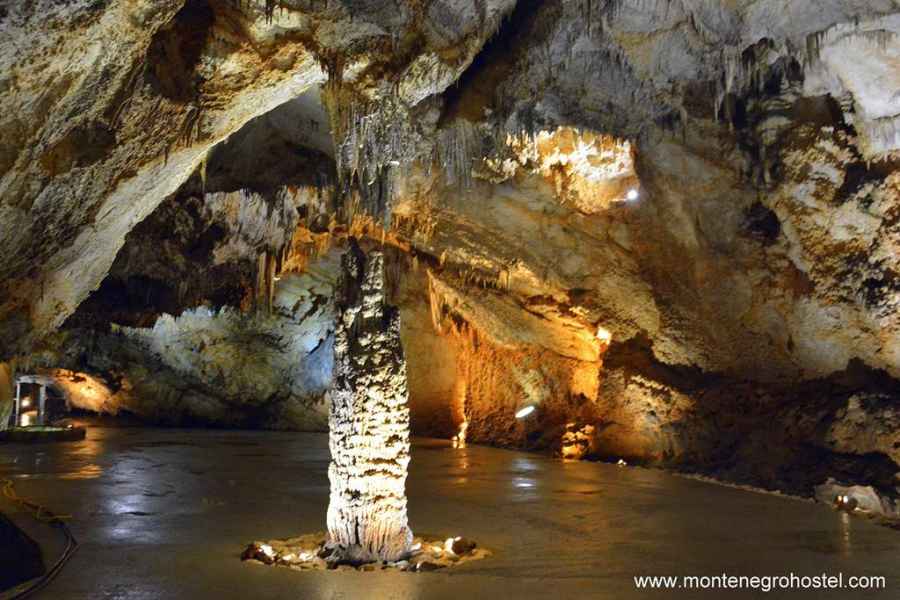 Njegos hall Lipa Cave