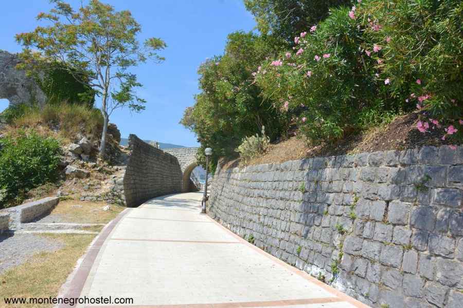 Five Danica Promenade